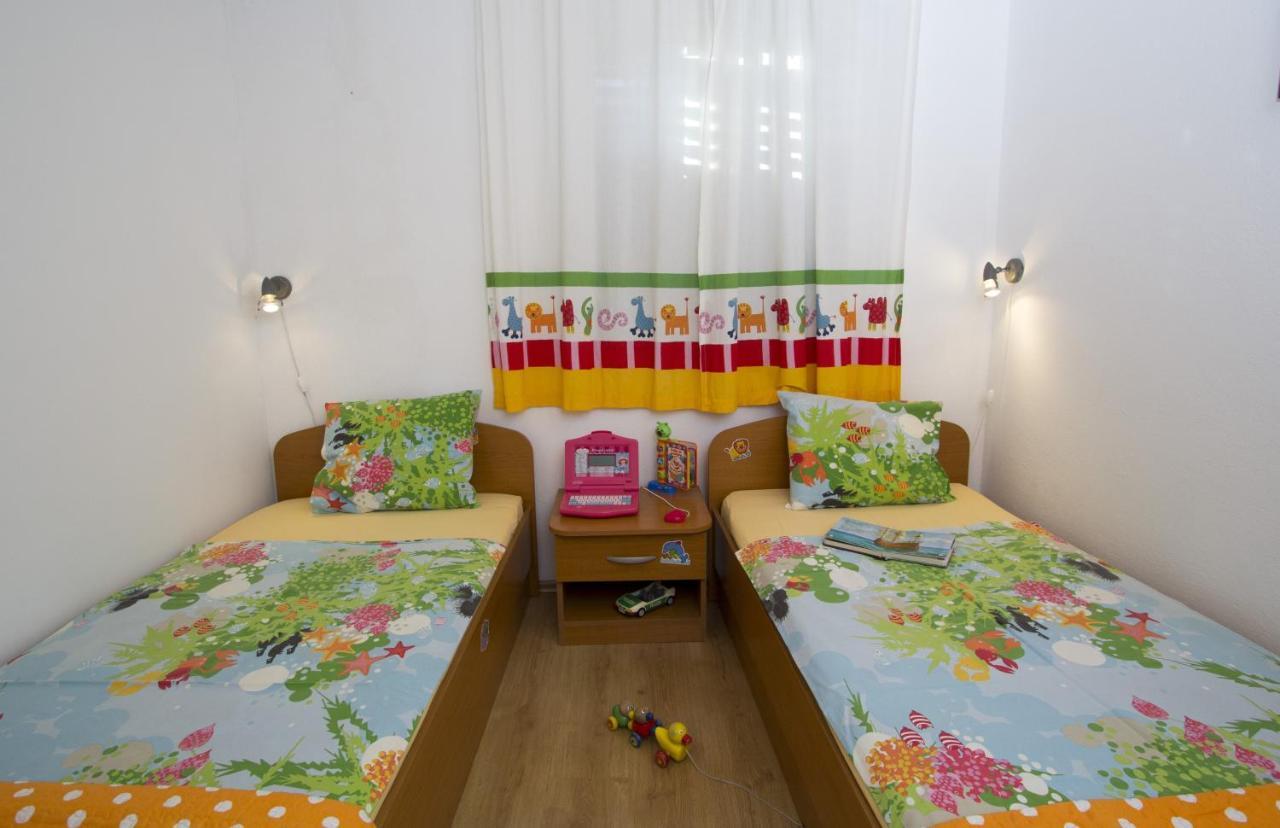 Apartments By The Sea Brela, Makarska - 11821 Eksteriør bilde